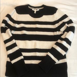 Victoria’s Secret Cable crew neck sweater